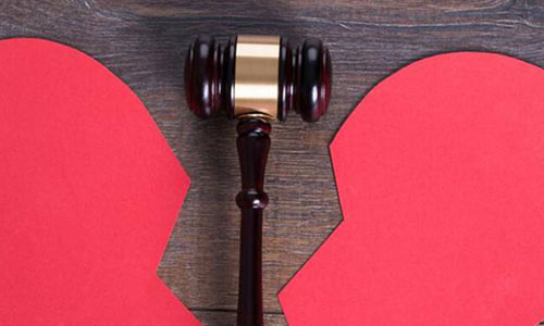 离婚的法定赔偿条件是什么？